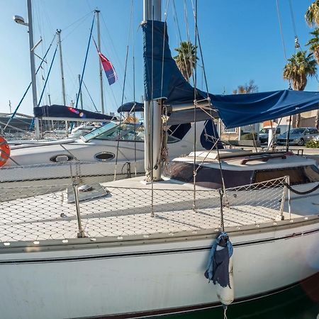 Pequeno Velero En Port Forum Ideal Para Backpackers Sant Adria de Besos Eksteriør bilde