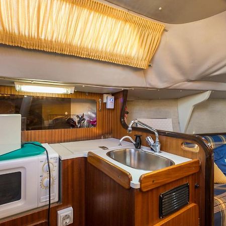Pequeno Velero En Port Forum Ideal Para Backpackers Sant Adria de Besos Eksteriør bilde