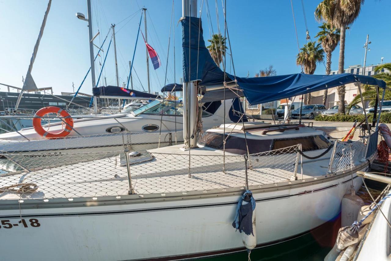 Pequeno Velero En Port Forum Ideal Para Backpackers Sant Adria de Besos Eksteriør bilde