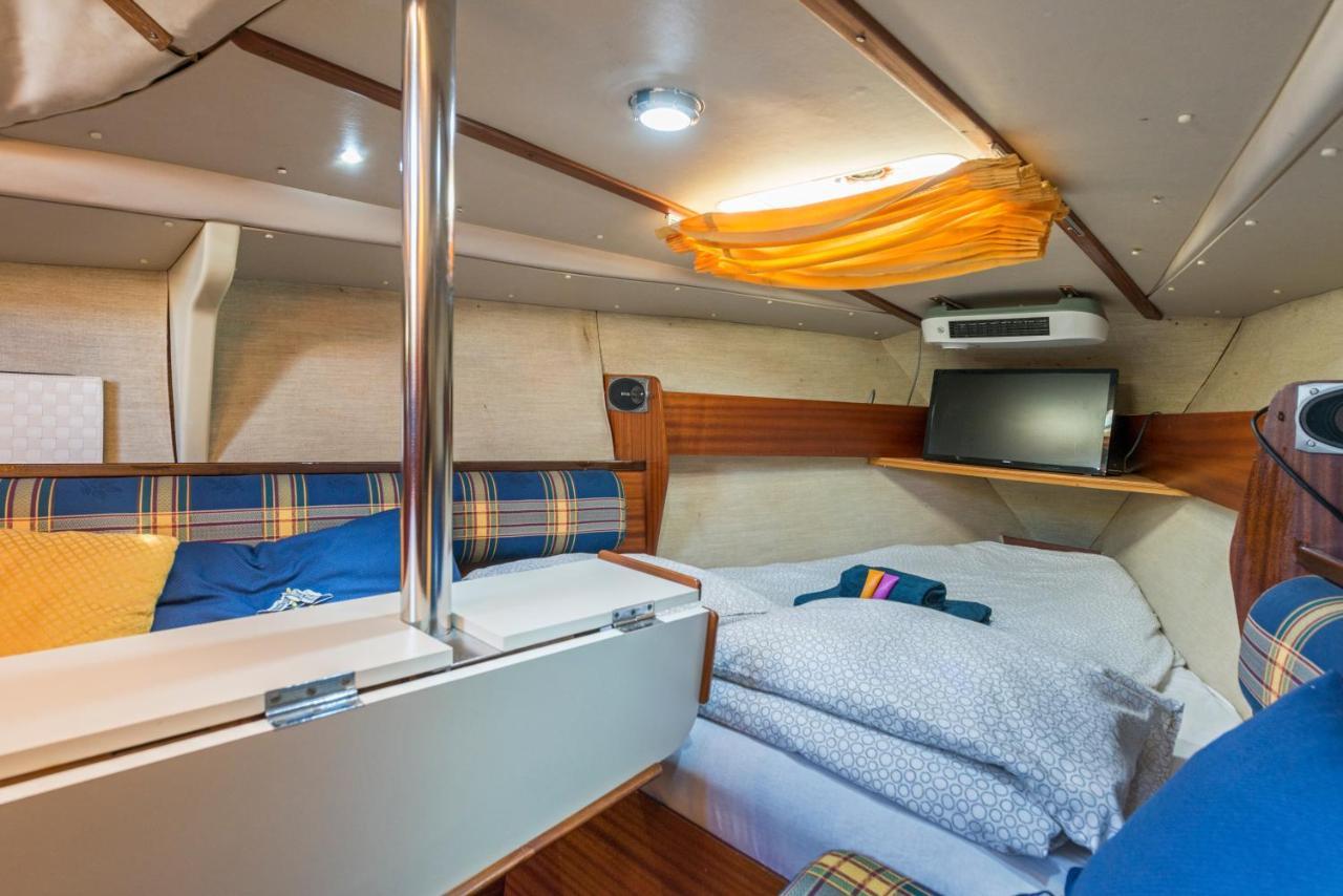 Pequeno Velero En Port Forum Ideal Para Backpackers Sant Adria de Besos Eksteriør bilde