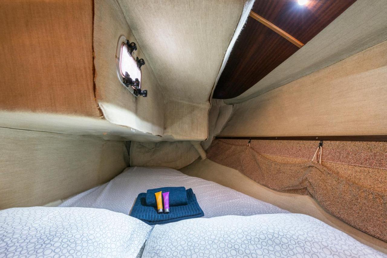 Pequeno Velero En Port Forum Ideal Para Backpackers Sant Adria de Besos Eksteriør bilde