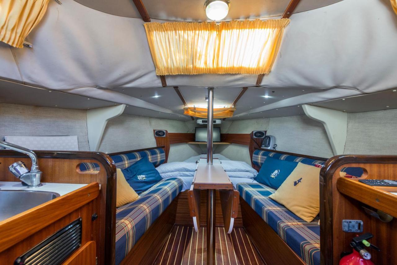 Pequeno Velero En Port Forum Ideal Para Backpackers Sant Adria de Besos Eksteriør bilde