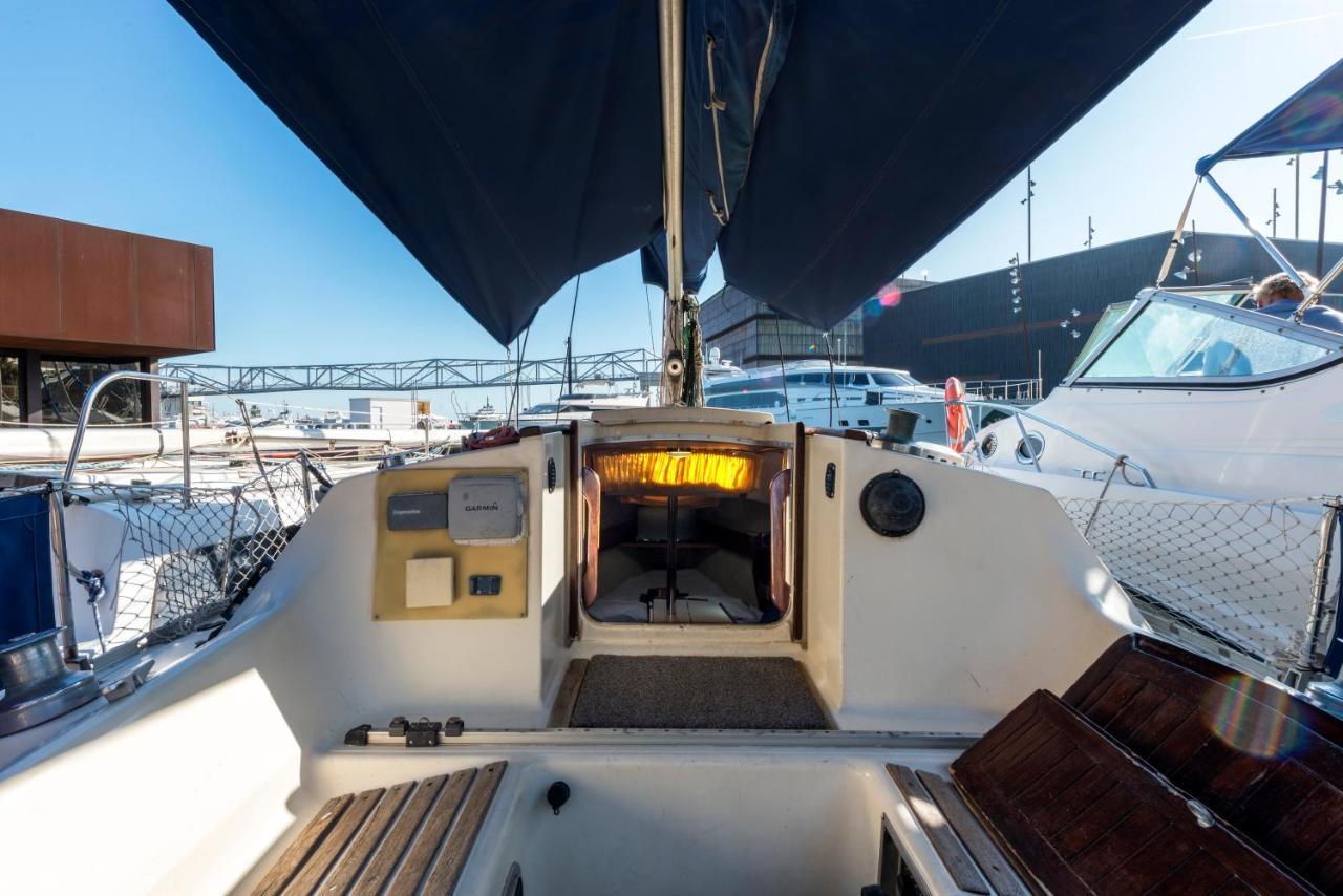 Pequeno Velero En Port Forum Ideal Para Backpackers Sant Adria de Besos Eksteriør bilde