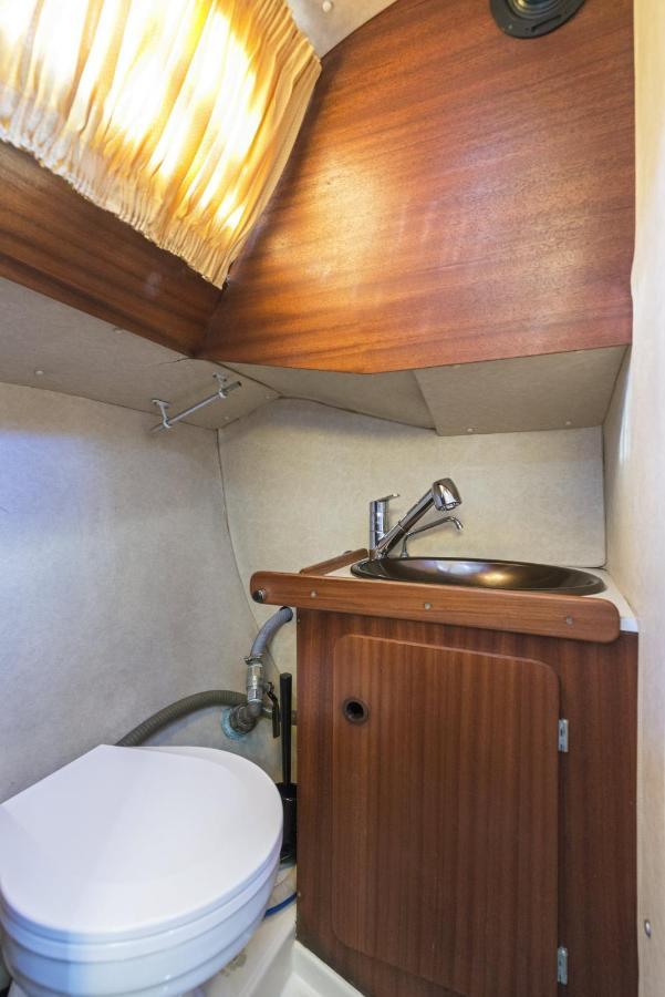 Pequeno Velero En Port Forum Ideal Para Backpackers Sant Adria de Besos Eksteriør bilde