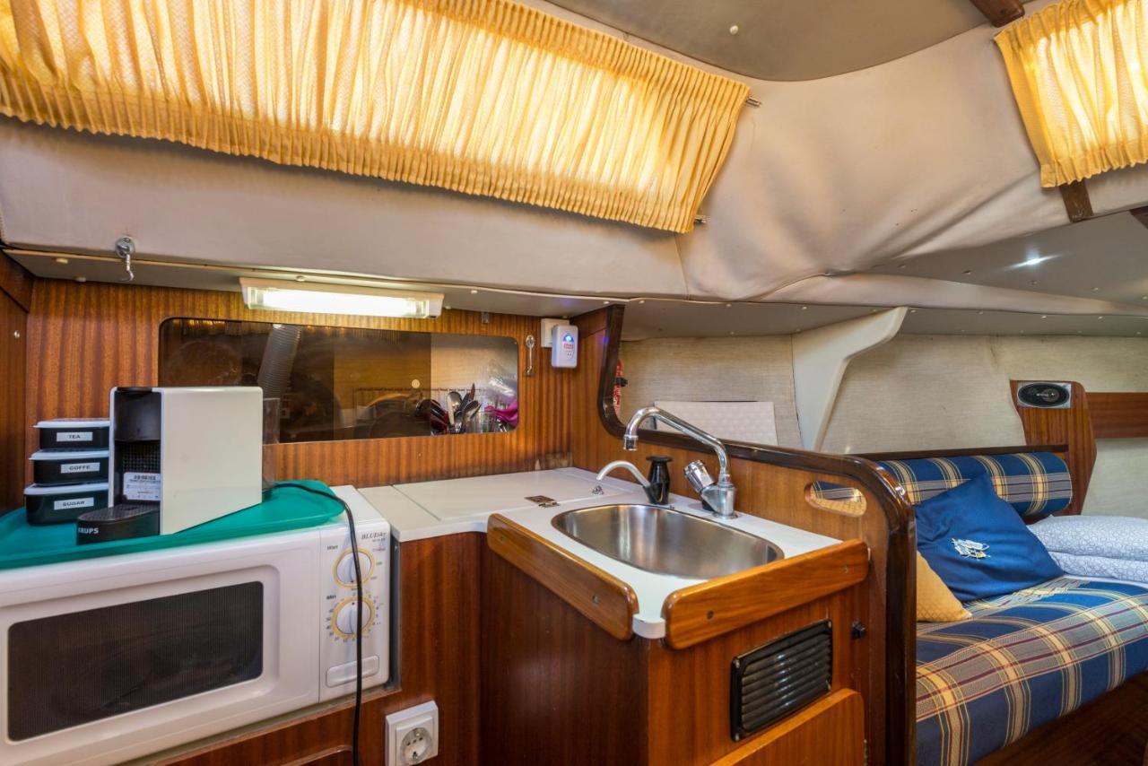 Pequeno Velero En Port Forum Ideal Para Backpackers Sant Adria de Besos Eksteriør bilde